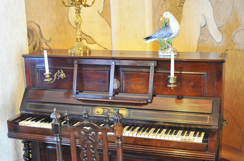 пианино в дворце Пена.