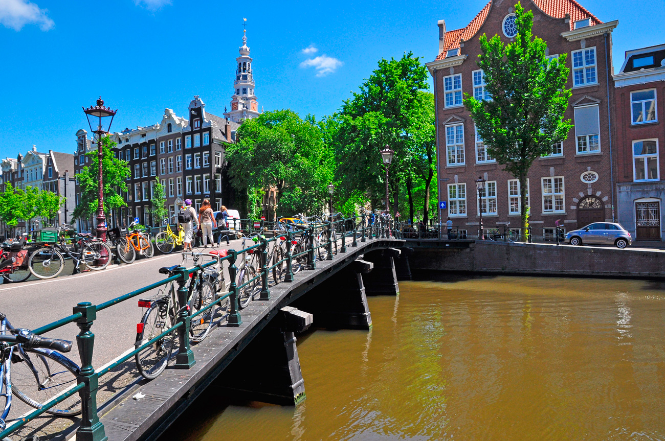 Амстердам время. Амстердам арка. Amsterdam canals.