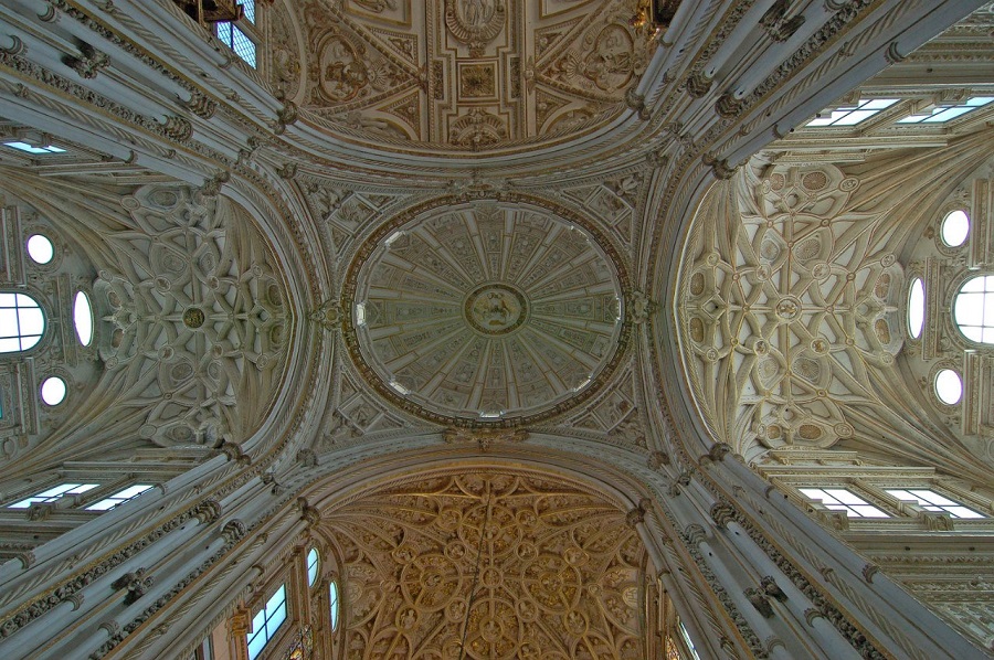 потолок в католическом соборе Мескита